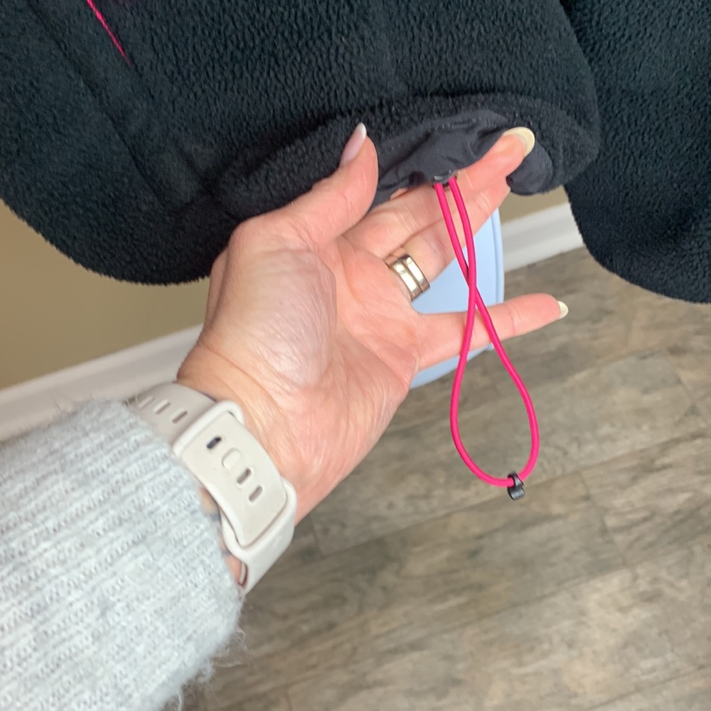 Woman’s Northface Lightweight Jacket - image 8